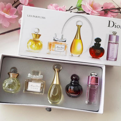 scent, perfume scent, fragrance, fragrance perfume, perfumes in pakistan, perfume brands in pakistan, christian dior perfumes gift set