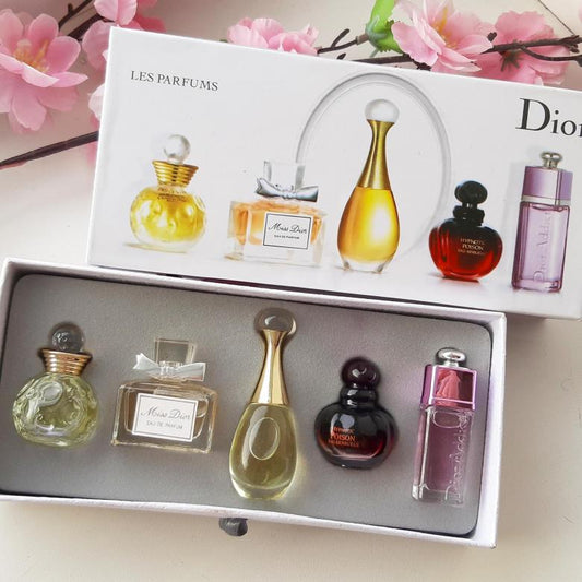 scent, perfume scent, fragrance, fragrance perfume, perfumes in pakistan, perfume brands in pakistan, christian dior perfumes gift set